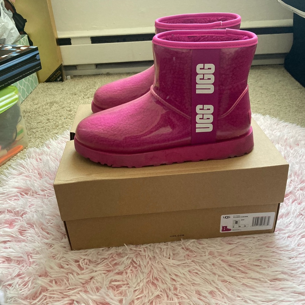 Women’s waterproof Ugg’s size 8.